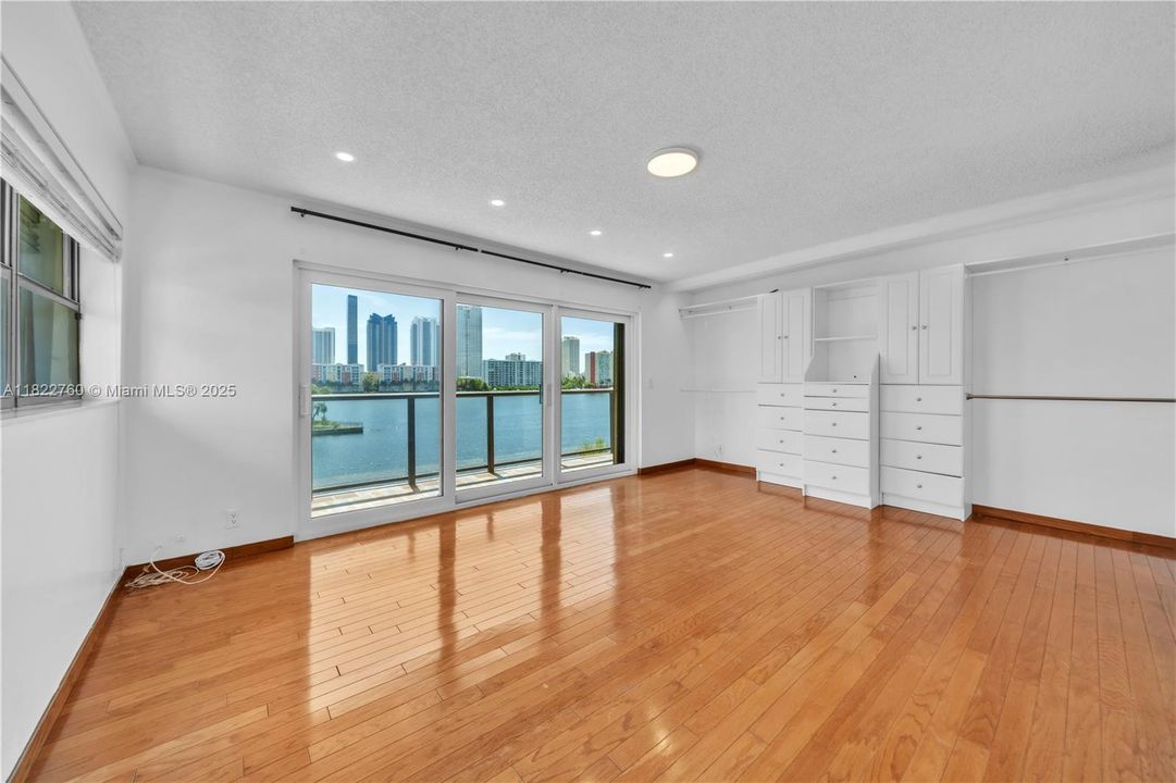 最近租的: $3,500 (2 贝兹, 2 浴室, 1397 平方英尺)