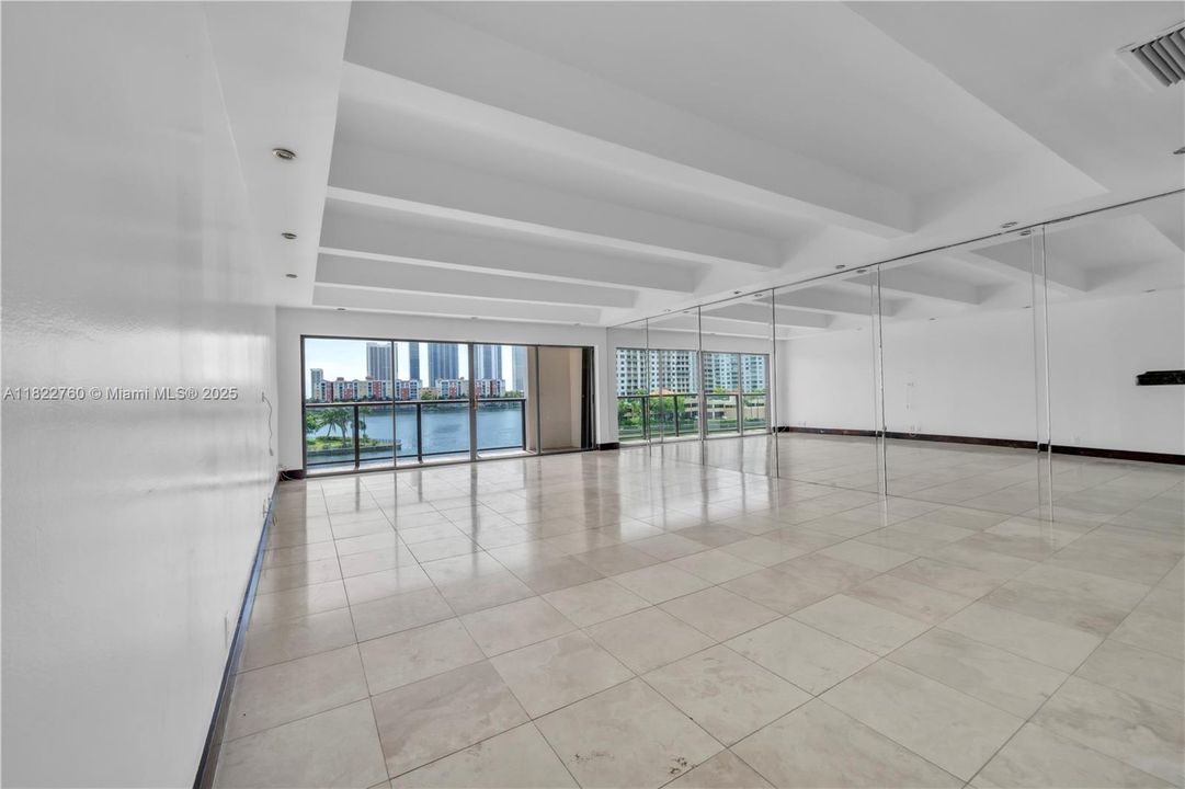 最近租的: $3,500 (2 贝兹, 2 浴室, 1397 平方英尺)