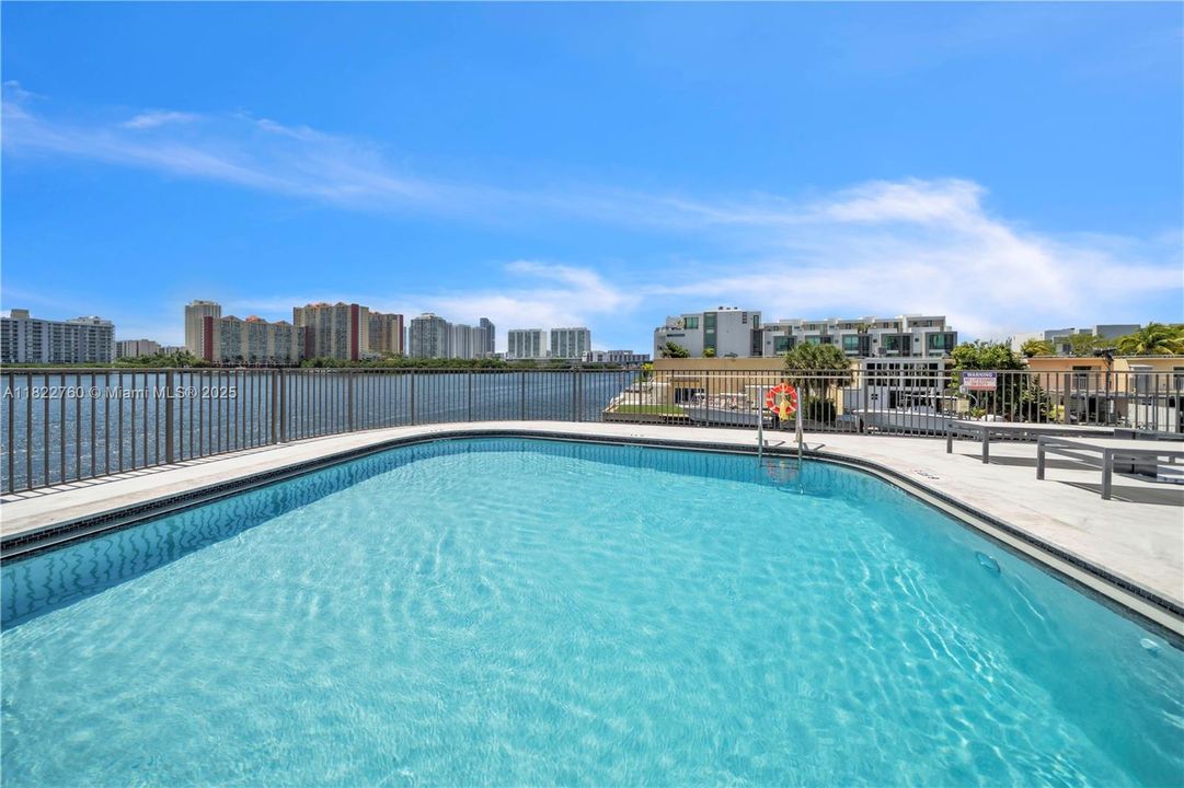 最近租的: $3,500 (2 贝兹, 2 浴室, 1397 平方英尺)