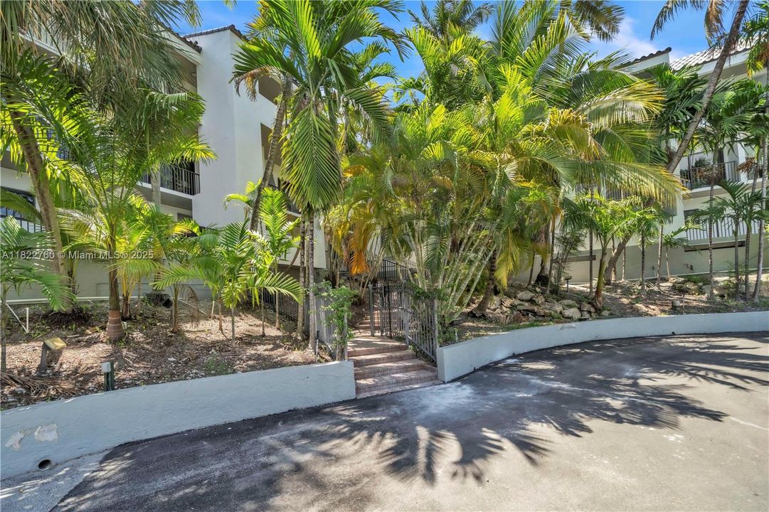 最近租的: $3,500 (2 贝兹, 2 浴室, 1397 平方英尺)