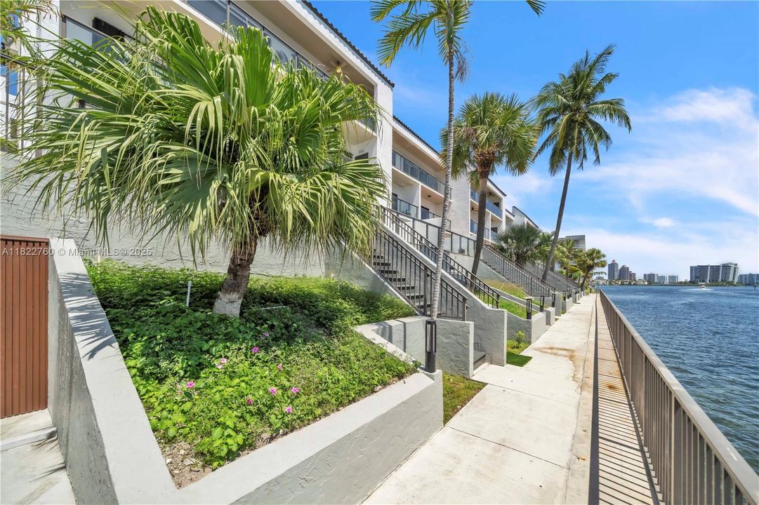 最近租的: $3,500 (2 贝兹, 2 浴室, 1397 平方英尺)