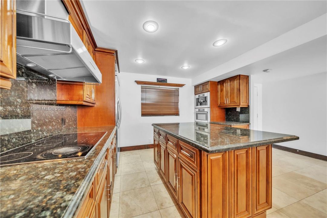 最近租的: $3,500 (2 贝兹, 2 浴室, 1397 平方英尺)