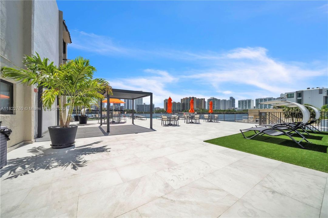 最近租的: $3,500 (2 贝兹, 2 浴室, 1397 平方英尺)