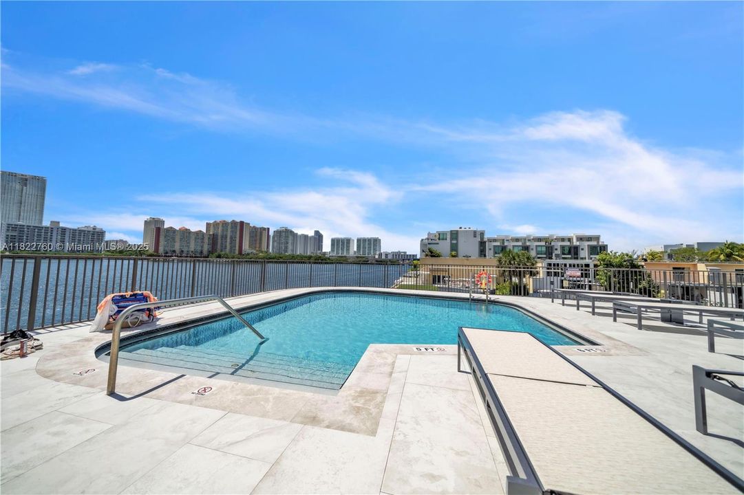 最近租的: $3,500 (2 贝兹, 2 浴室, 1397 平方英尺)