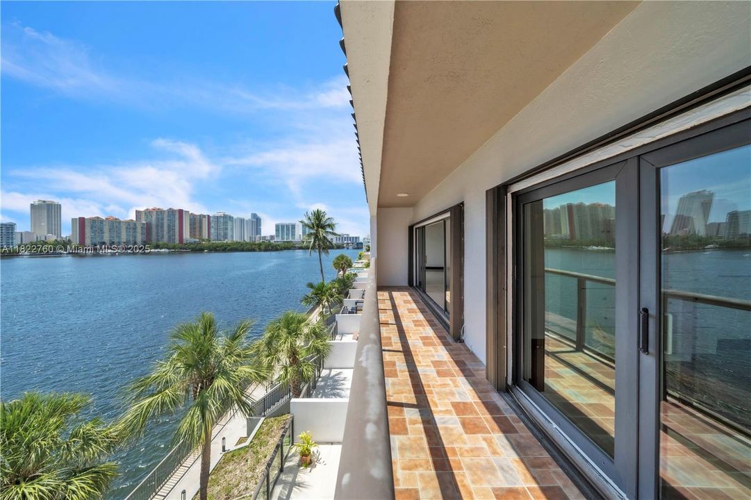 最近租的: $3,500 (2 贝兹, 2 浴室, 1397 平方英尺)