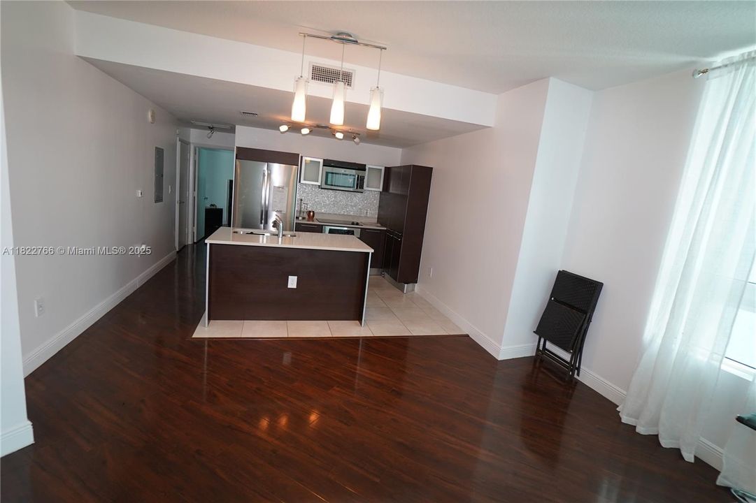 На продажу: $400,000 (1 спален, 1 ванн, 794 Квадратных фут)