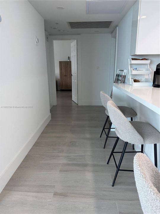 Active With Contract: $5,800 (2 beds, 2 baths, 1198 Square Feet)