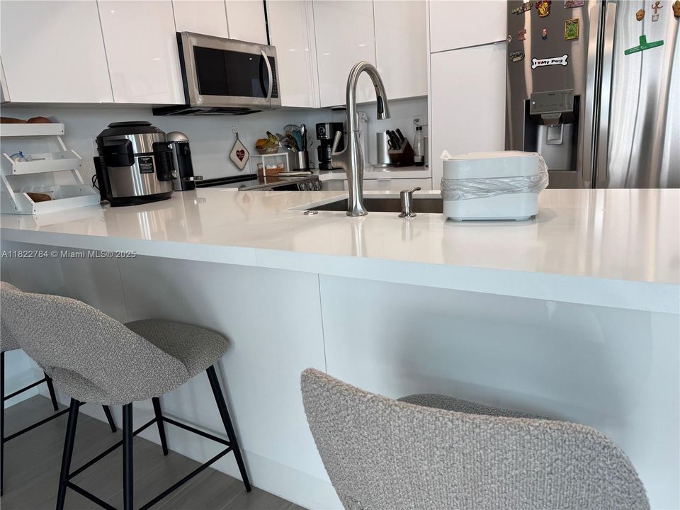 Active With Contract: $5,800 (2 beds, 2 baths, 1198 Square Feet)