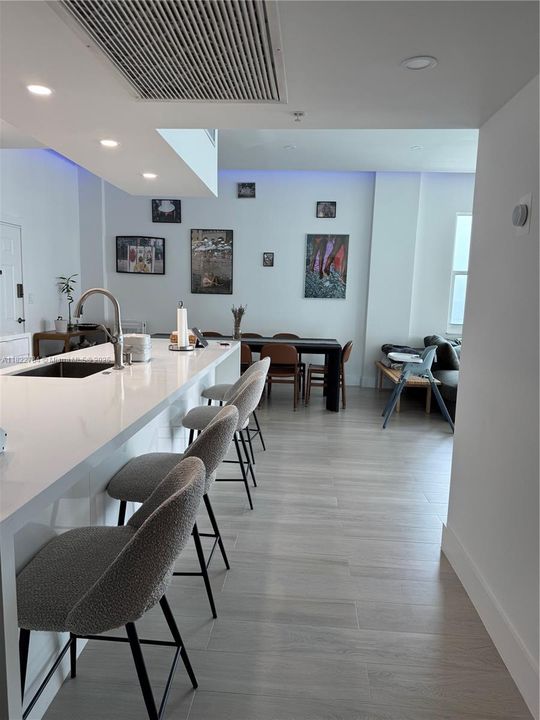 Active With Contract: $5,800 (2 beds, 2 baths, 1198 Square Feet)