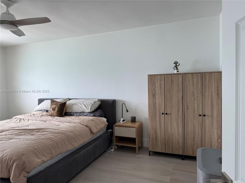 Active With Contract: $5,800 (2 beds, 2 baths, 1198 Square Feet)