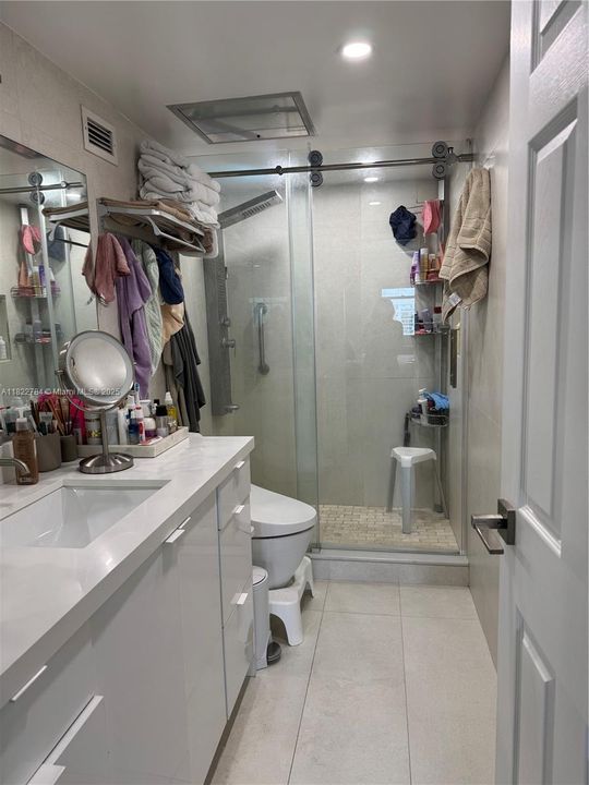 Active With Contract: $5,800 (2 beds, 2 baths, 1198 Square Feet)