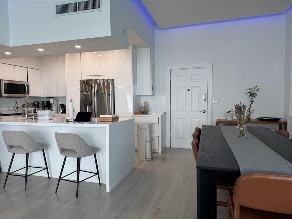 Active With Contract: $5,800 (2 beds, 2 baths, 1198 Square Feet)