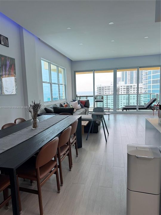 Active With Contract: $5,800 (2 beds, 2 baths, 1198 Square Feet)