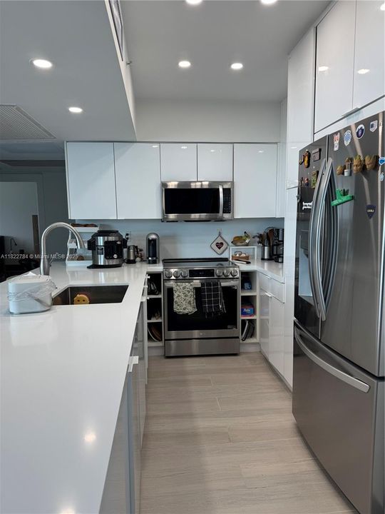 Active With Contract: $5,800 (2 beds, 2 baths, 1198 Square Feet)