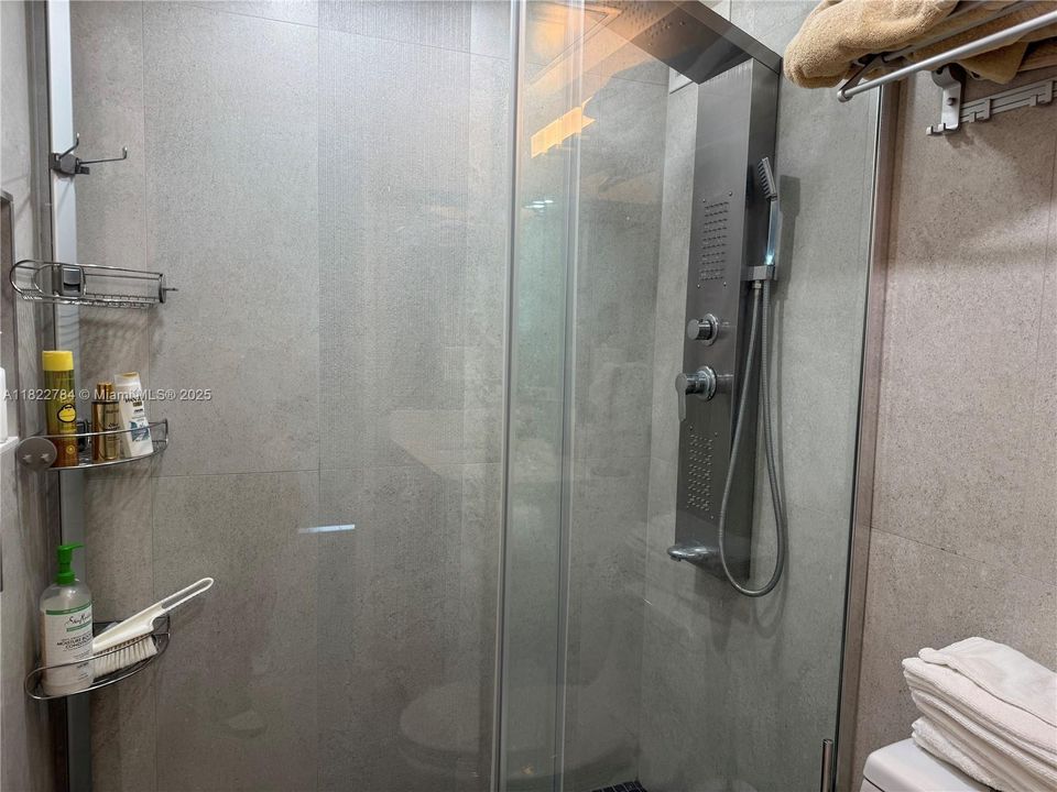 Active With Contract: $5,800 (2 beds, 2 baths, 1198 Square Feet)