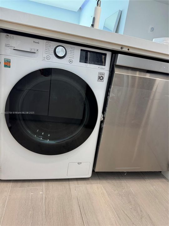 Active With Contract: $5,800 (2 beds, 2 baths, 1198 Square Feet)