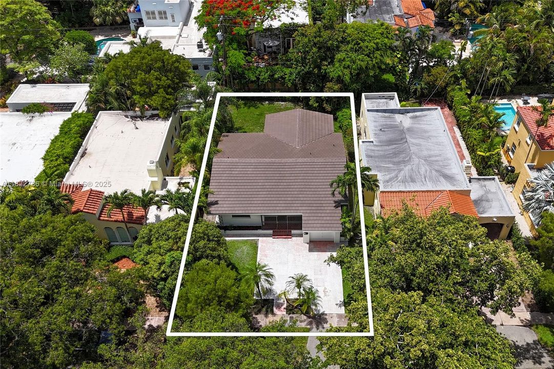 Недавно продано: $1,125,000 (2 спален, 2 ванн, 1041 Квадратных фут)