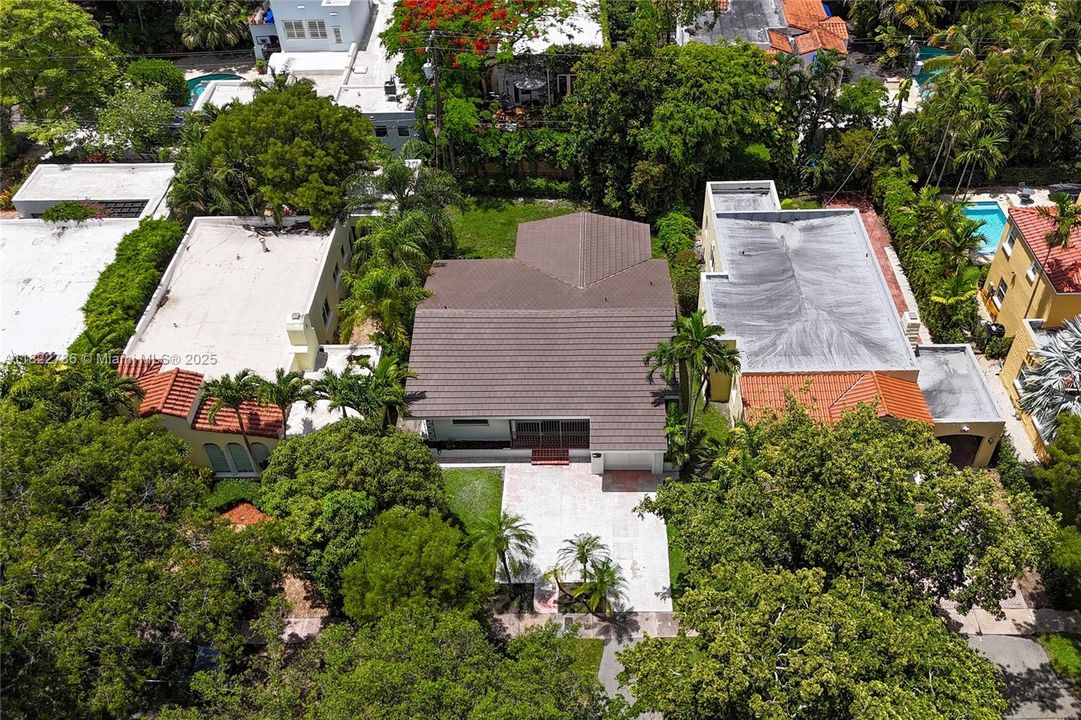 Недавно продано: $1,125,000 (2 спален, 2 ванн, 1041 Квадратных фут)