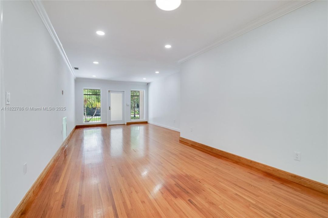 Недавно продано: $1,125,000 (2 спален, 2 ванн, 1041 Квадратных фут)