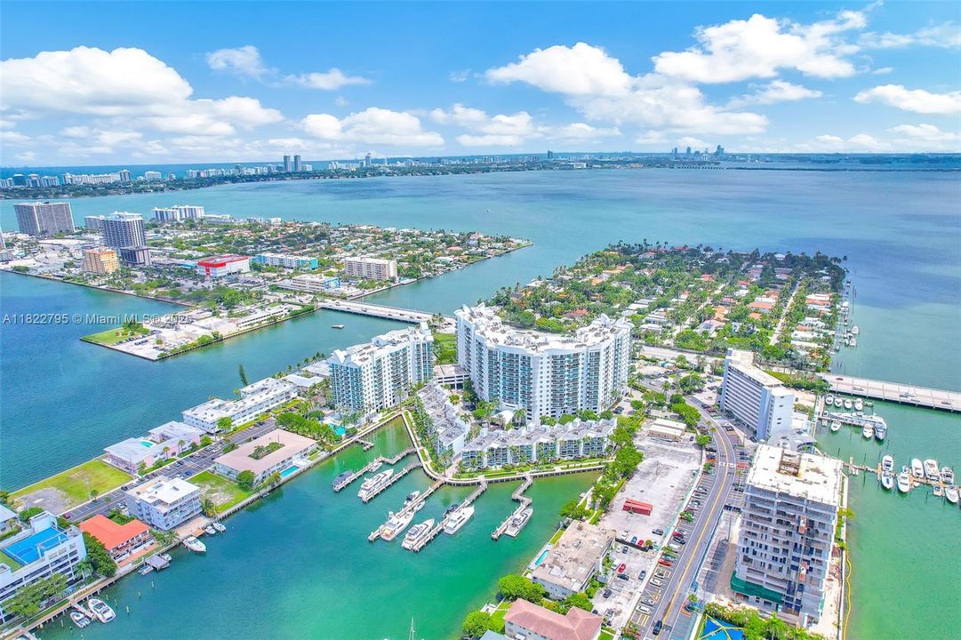 Vendido Recientemente: $678,999 (2 camas, 2 baños, 1274 Pies cuadrados)