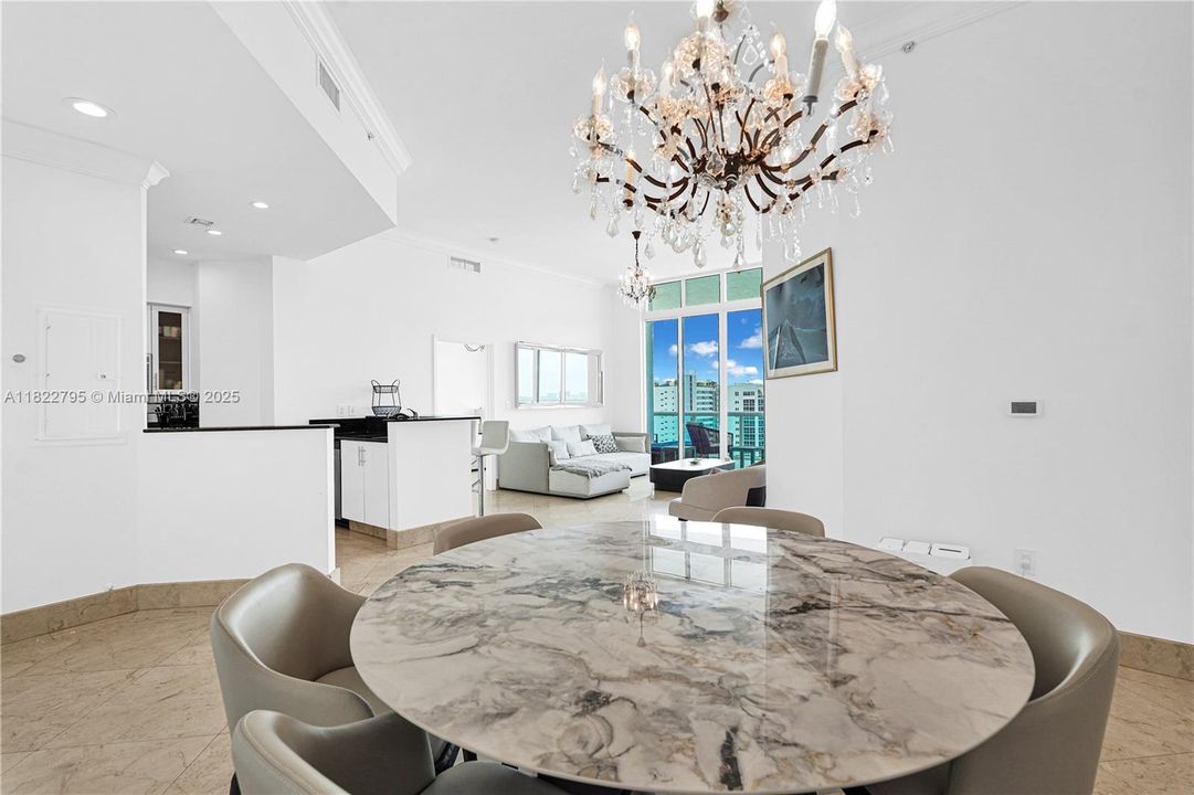 Vendido Recientemente: $678,999 (2 camas, 2 baños, 1274 Pies cuadrados)