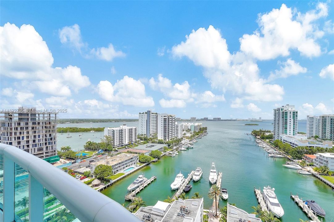 Vendido Recientemente: $678,999 (2 camas, 2 baños, 1274 Pies cuadrados)