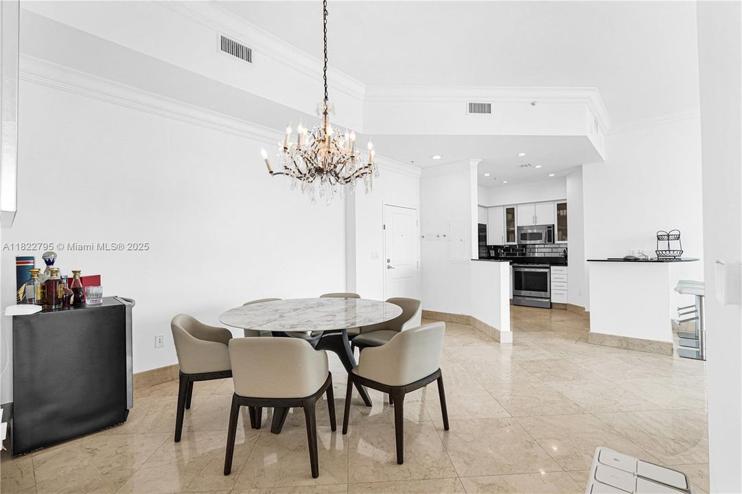 Vendido Recientemente: $678,999 (2 camas, 2 baños, 1274 Pies cuadrados)