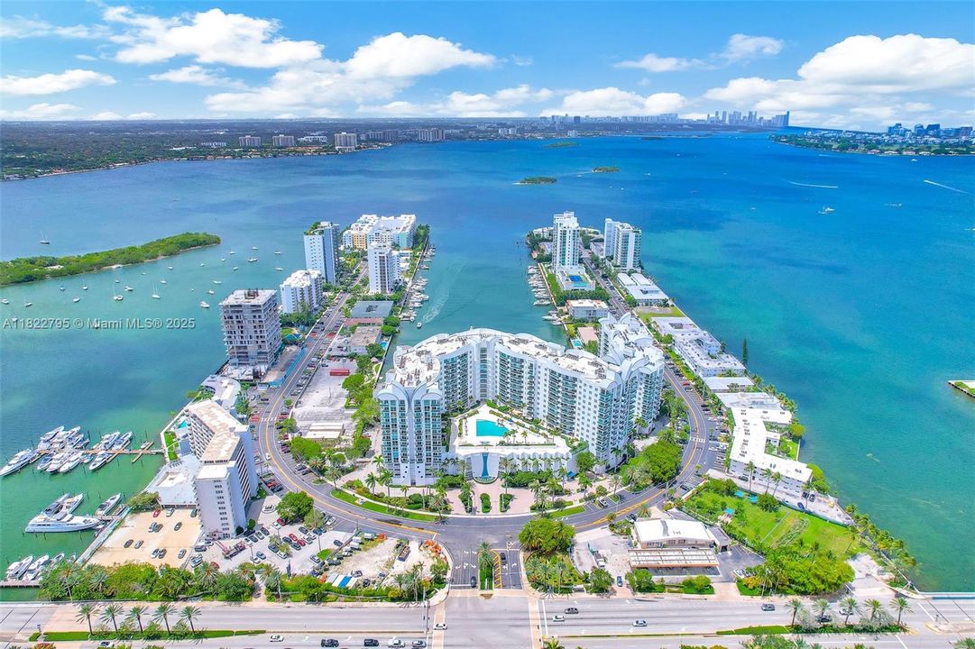 Vendido Recientemente: $678,999 (2 camas, 2 baños, 1274 Pies cuadrados)