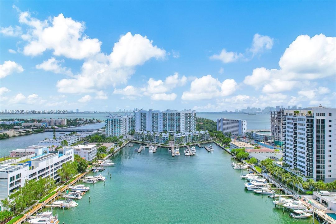 Vendido Recientemente: $678,999 (2 camas, 2 baños, 1274 Pies cuadrados)