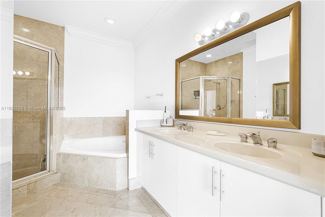 Vendido Recientemente: $678,999 (2 camas, 2 baños, 1274 Pies cuadrados)