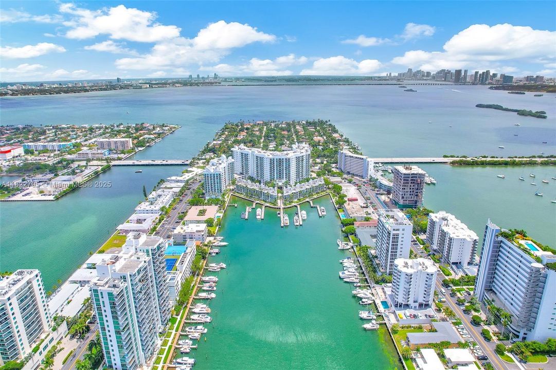 Vendido Recientemente: $678,999 (2 camas, 2 baños, 1274 Pies cuadrados)