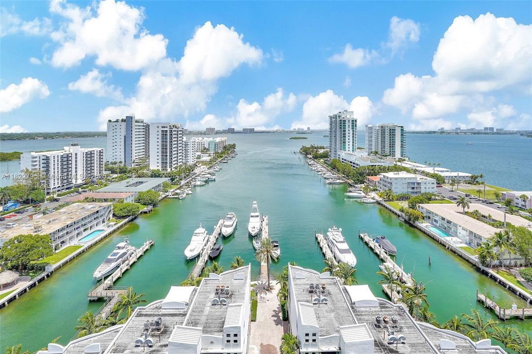 Vendido Recientemente: $678,999 (2 camas, 2 baños, 1274 Pies cuadrados)