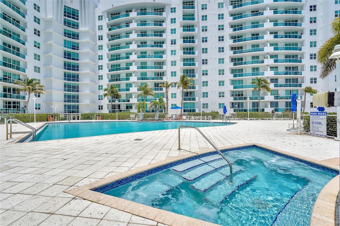 Vendido Recientemente: $678,999 (2 camas, 2 baños, 1274 Pies cuadrados)