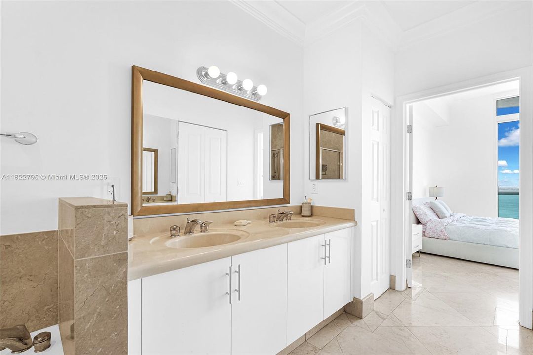 Vendido Recientemente: $678,999 (2 camas, 2 baños, 1274 Pies cuadrados)