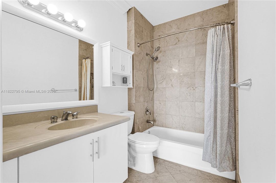 Vendido Recientemente: $678,999 (2 camas, 2 baños, 1274 Pies cuadrados)