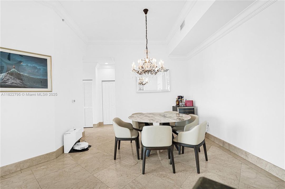 Vendido Recientemente: $678,999 (2 camas, 2 baños, 1274 Pies cuadrados)