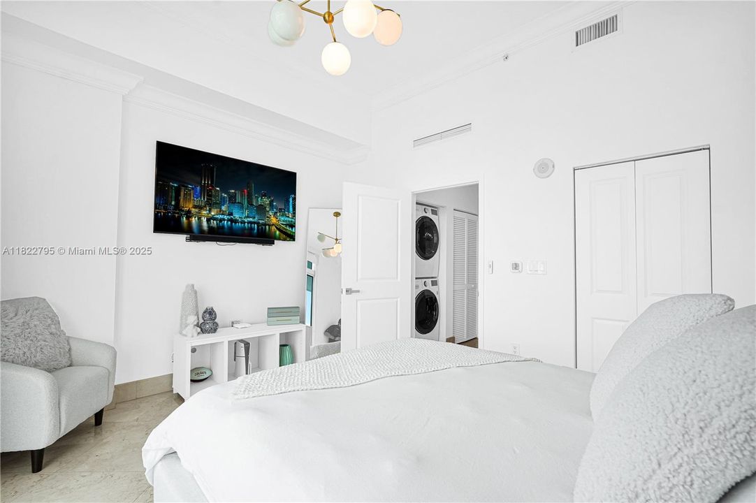 Vendido Recientemente: $678,999 (2 camas, 2 baños, 1274 Pies cuadrados)