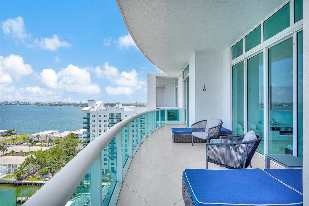 Vendido Recientemente: $678,999 (2 camas, 2 baños, 1274 Pies cuadrados)