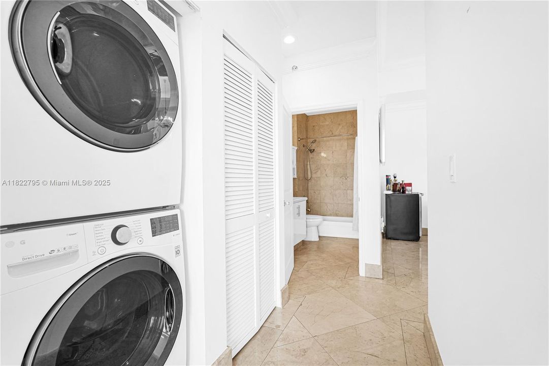 Vendido Recientemente: $678,999 (2 camas, 2 baños, 1274 Pies cuadrados)