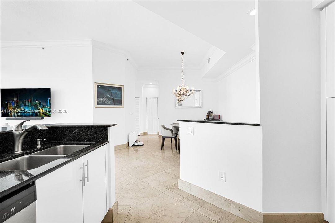 Vendido Recientemente: $678,999 (2 camas, 2 baños, 1274 Pies cuadrados)