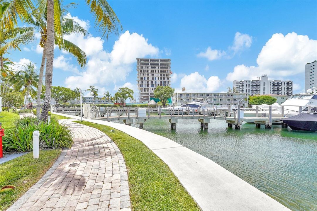 Vendido Recientemente: $678,999 (2 camas, 2 baños, 1274 Pies cuadrados)