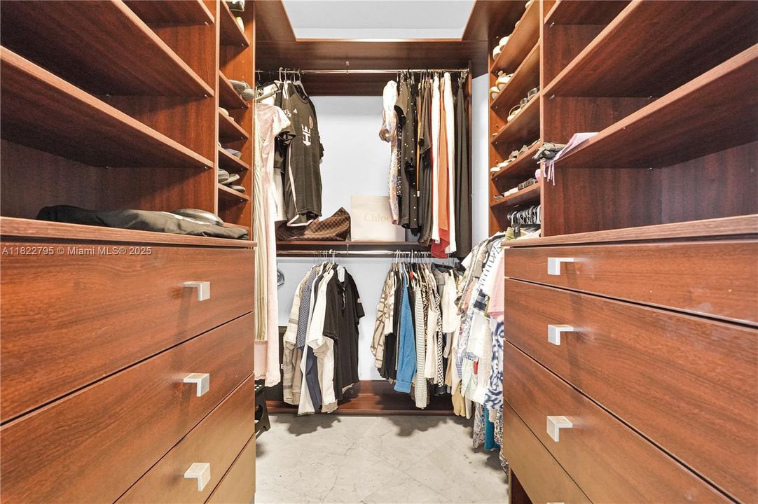 Vendido Recientemente: $678,999 (2 camas, 2 baños, 1274 Pies cuadrados)