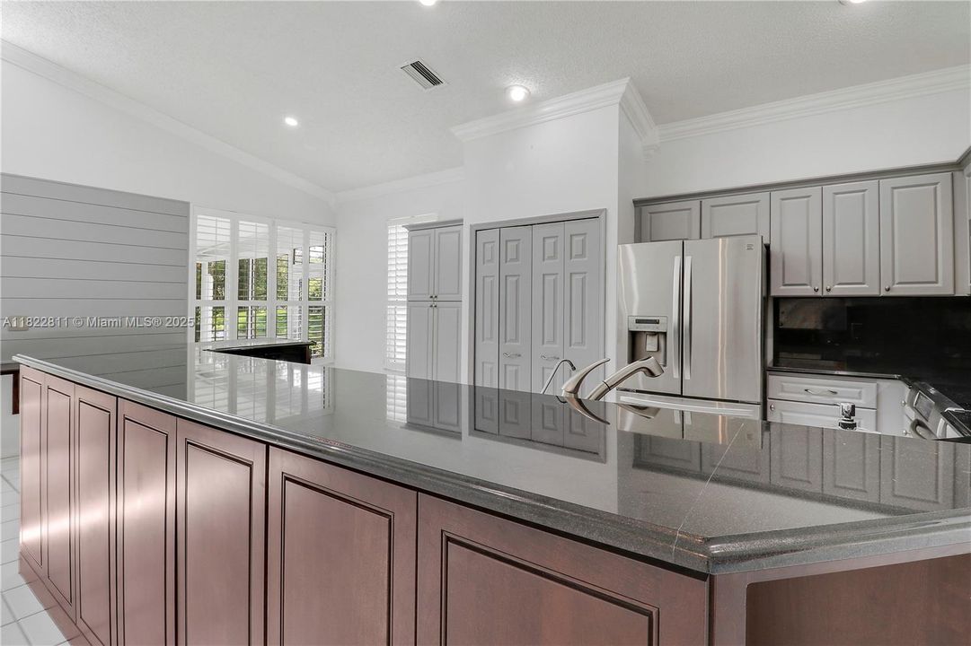 Recently Sold: $439,000 (3 beds, 2 baths, 2070 Square Feet)