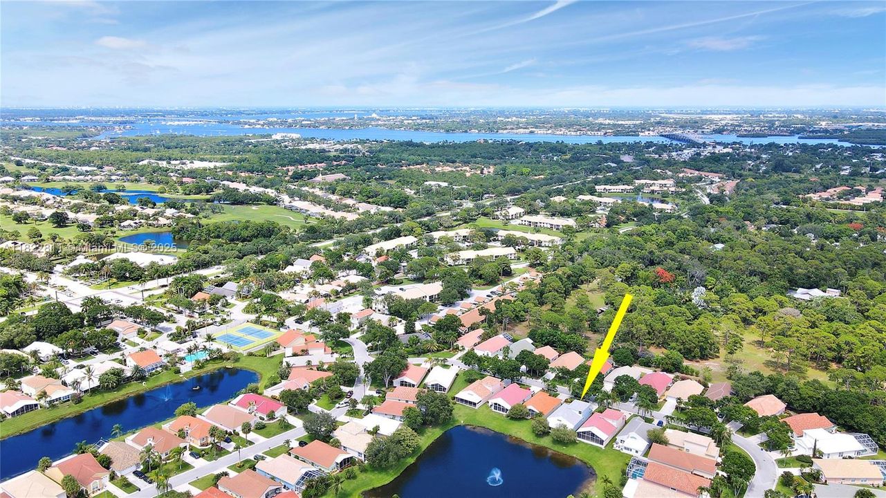 Recently Sold: $439,000 (3 beds, 2 baths, 2070 Square Feet)