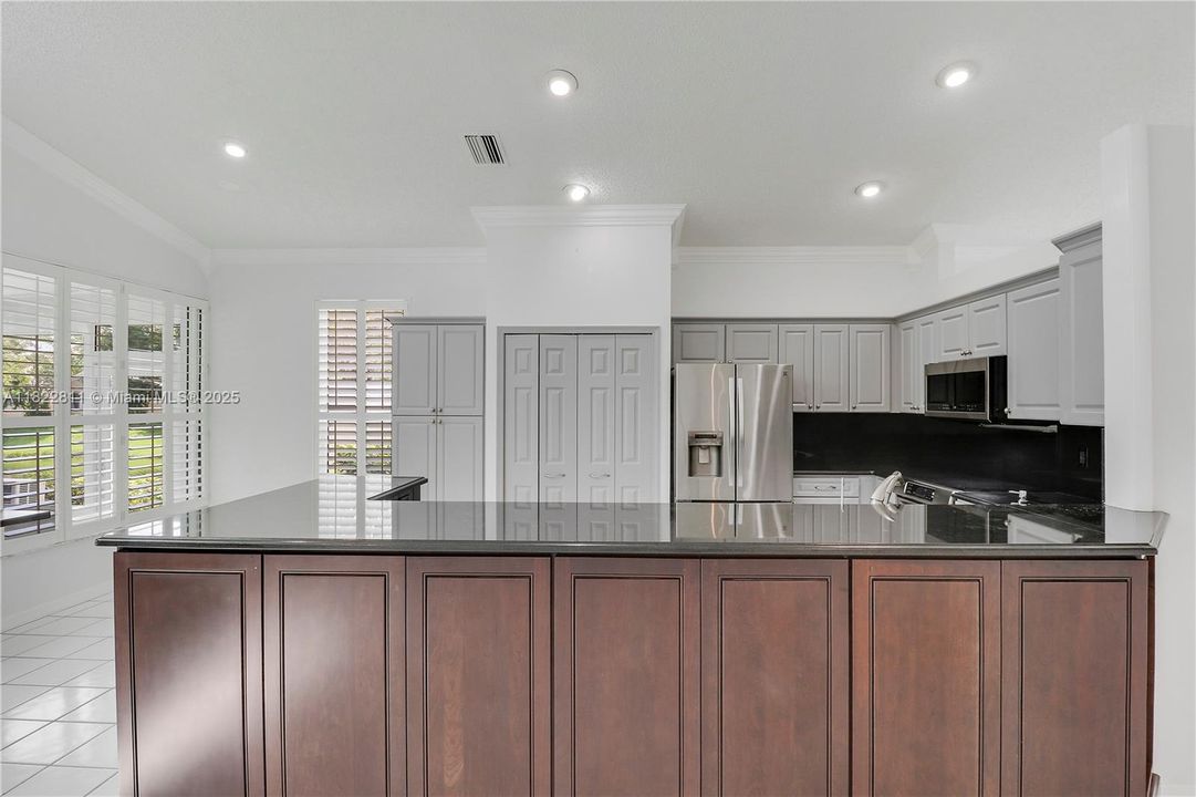 Recently Sold: $439,000 (3 beds, 2 baths, 2070 Square Feet)