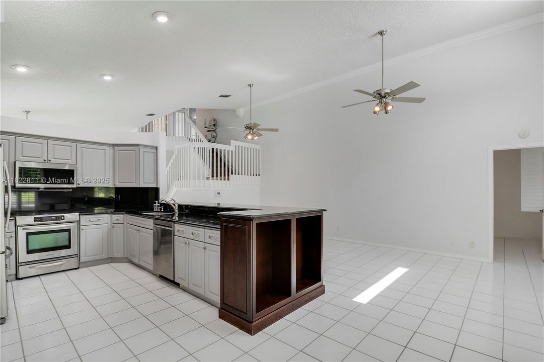 Recently Sold: $439,000 (3 beds, 2 baths, 2070 Square Feet)