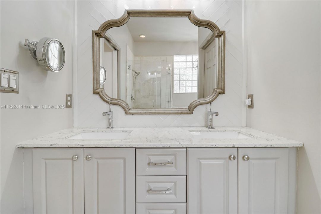 Recently Sold: $439,000 (3 beds, 2 baths, 2070 Square Feet)