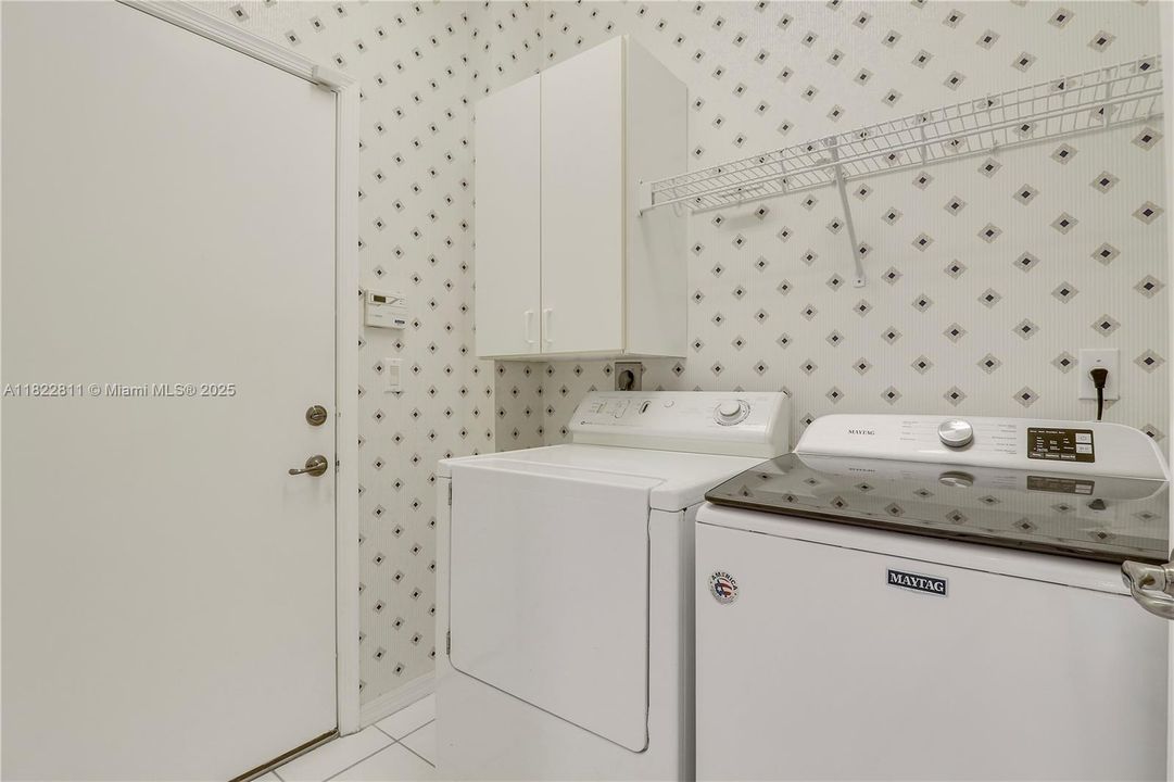 Recently Sold: $439,000 (3 beds, 2 baths, 2070 Square Feet)