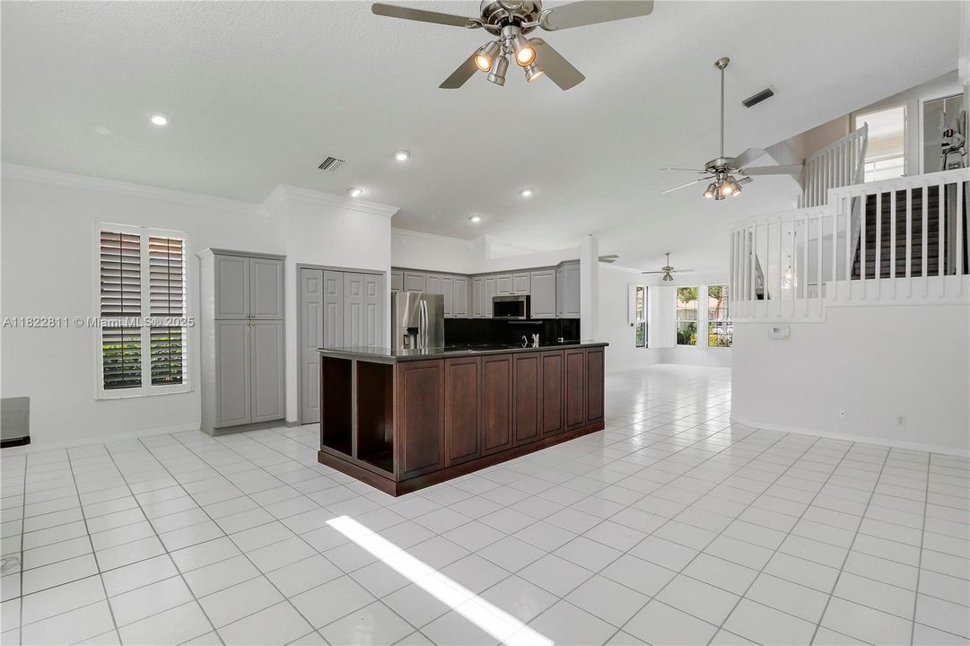 Recently Sold: $439,000 (3 beds, 2 baths, 2070 Square Feet)