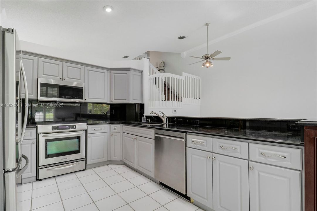 Recently Sold: $439,000 (3 beds, 2 baths, 2070 Square Feet)